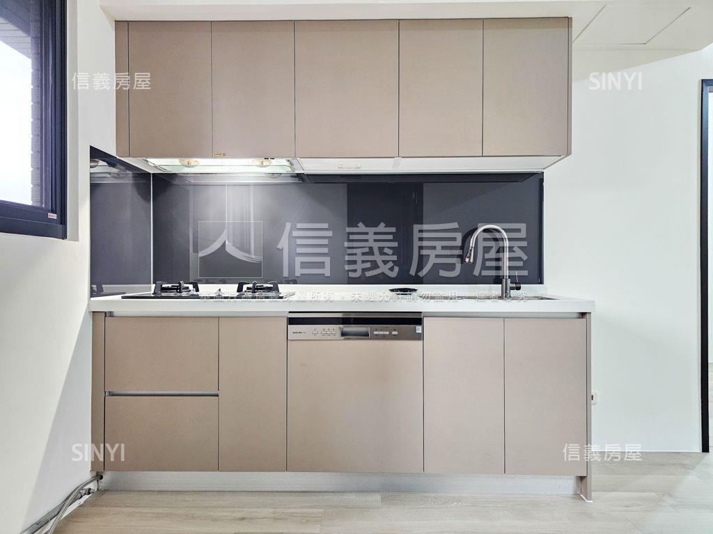 八擴．城中大璽兩房車位房屋室內格局與周邊環境