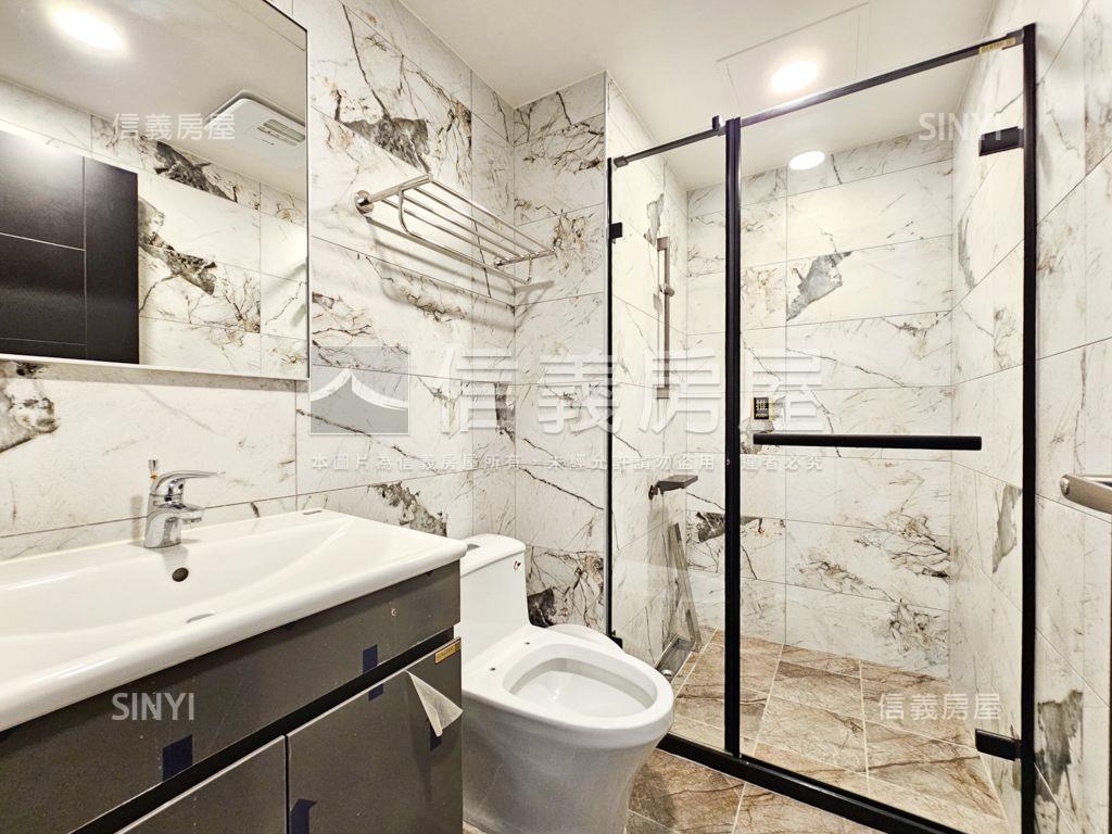 八擴．城中大璽兩房車位房屋室內格局與周邊環境