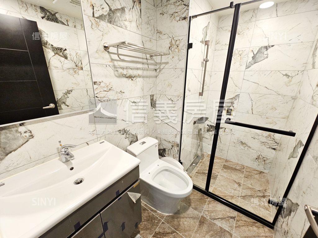 八擴．城中大璽兩房車位房屋室內格局與周邊環境