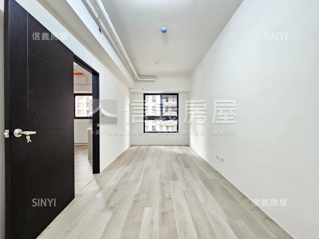 八擴．城中大璽兩房車位房屋室內格局與周邊環境