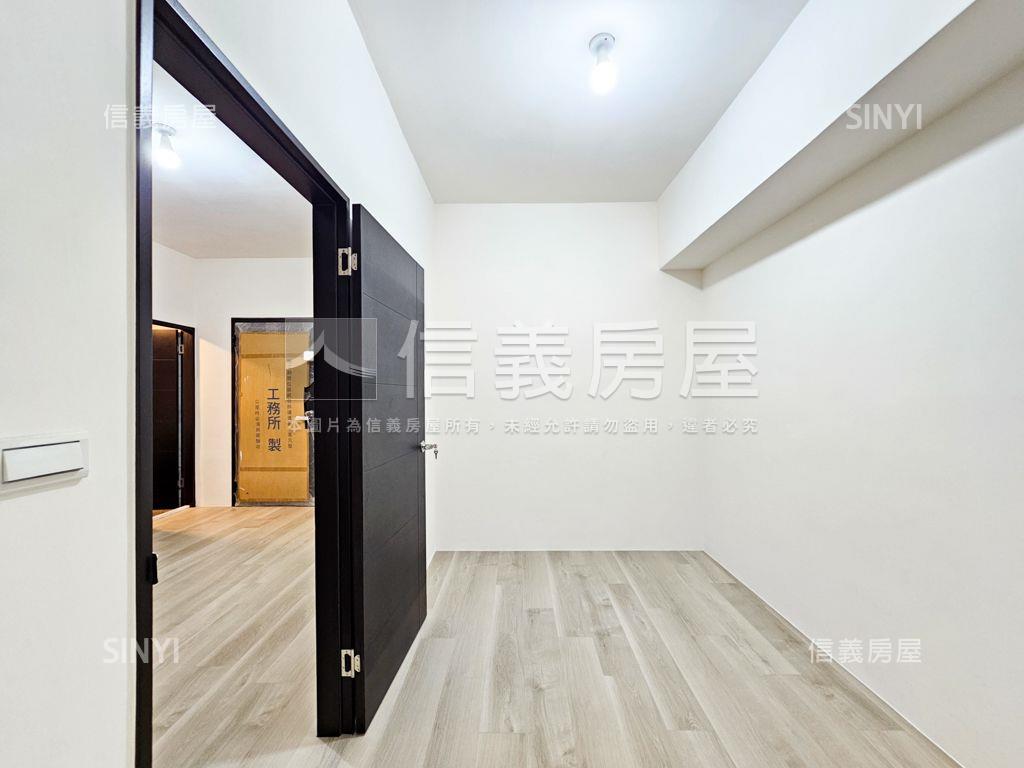 八擴．城中大璽兩房車位房屋室內格局與周邊環境