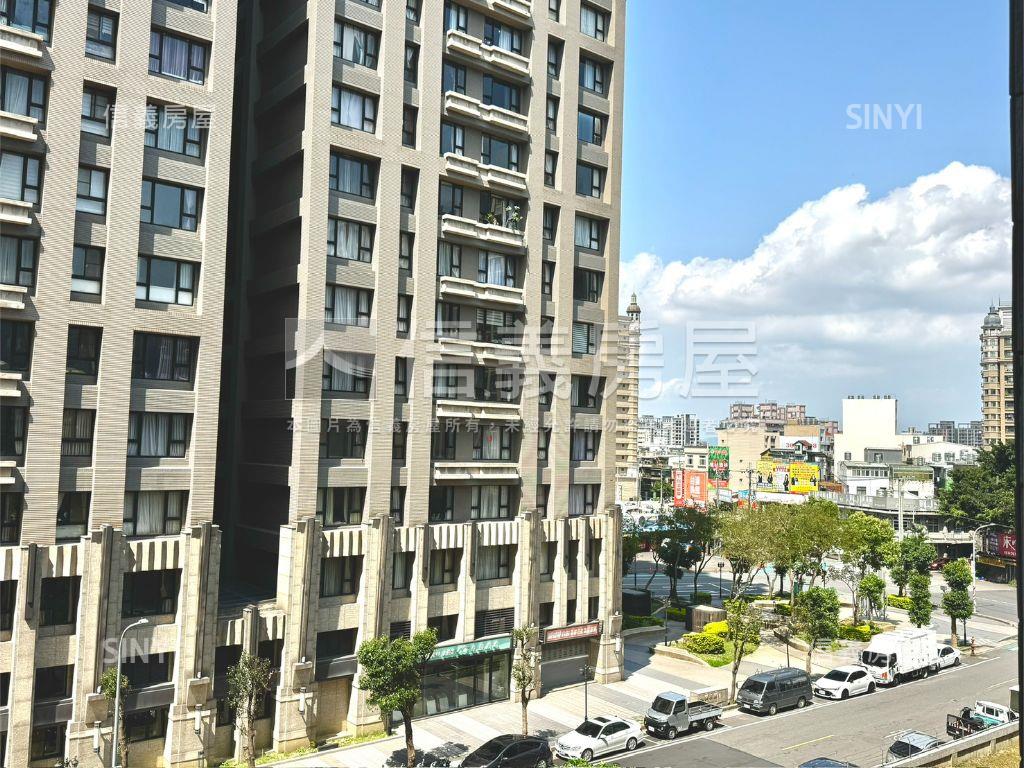 八擴．城中大璽兩房車位房屋室內格局與周邊環境