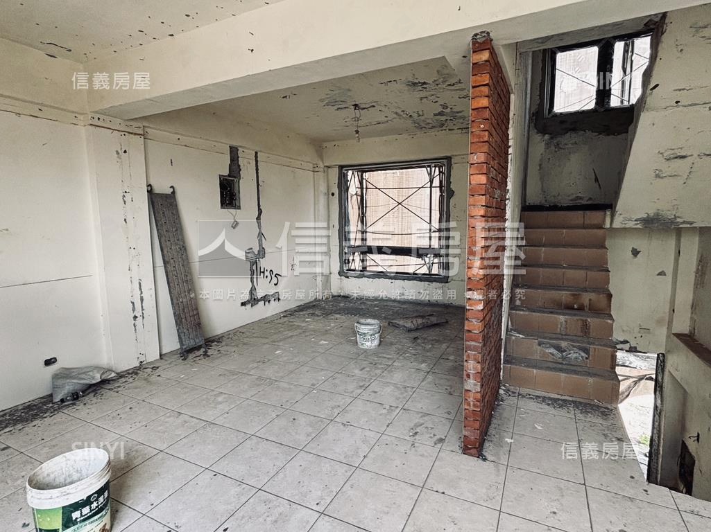 近交流道自行規劃邊間透天房屋室內格局與周邊環境