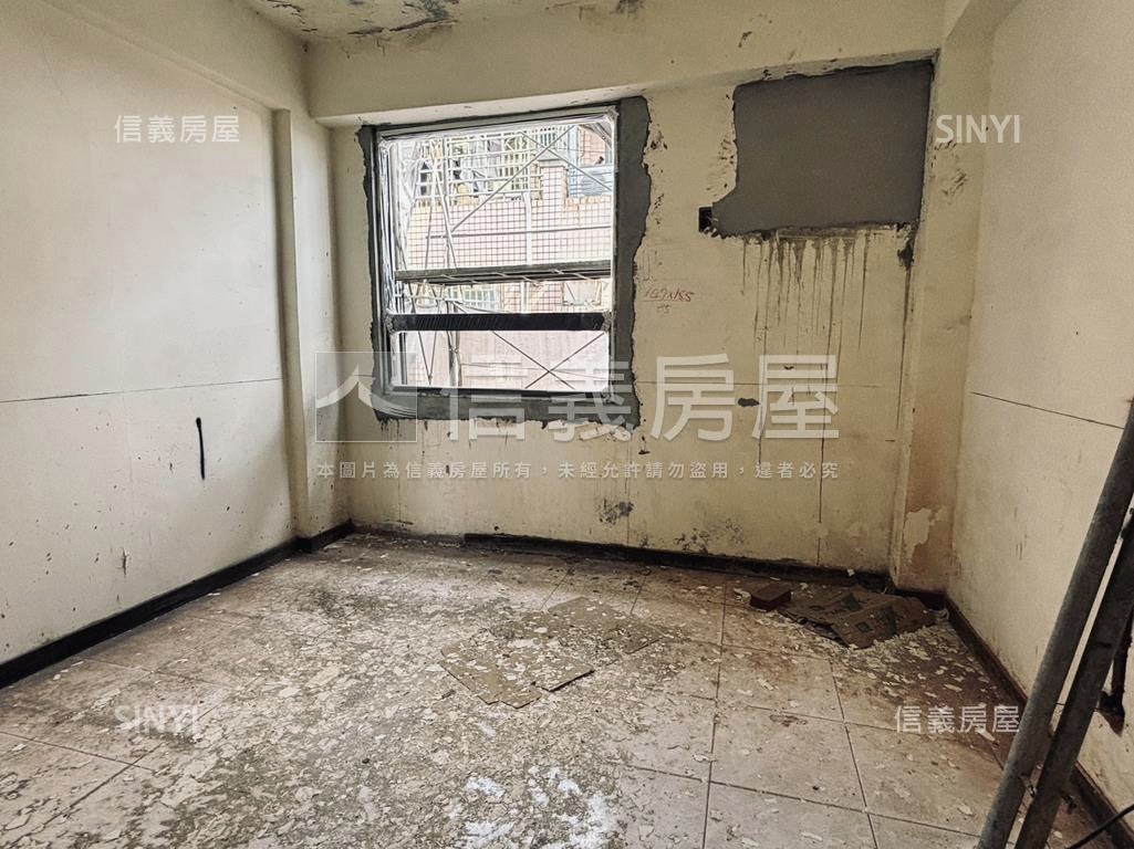近交流道自行規劃邊間透天房屋室內格局與周邊環境