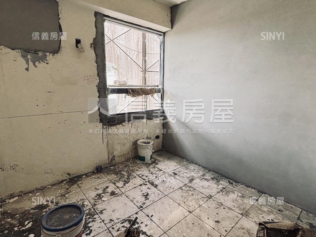 近交流道自行規劃邊間透天房屋室內格局與周邊環境