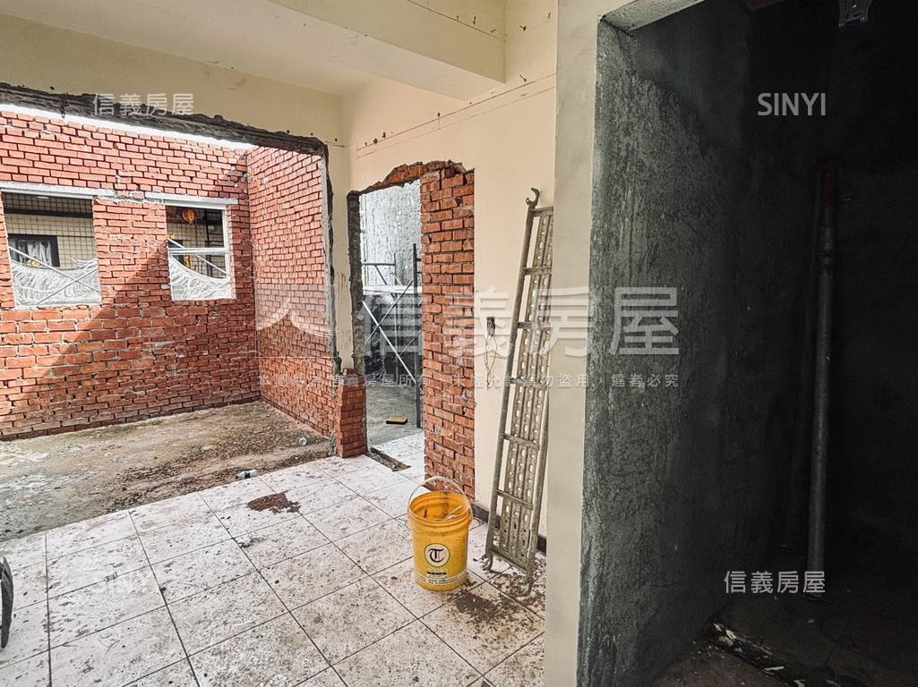 近交流道自行規劃邊間透天房屋室內格局與周邊環境