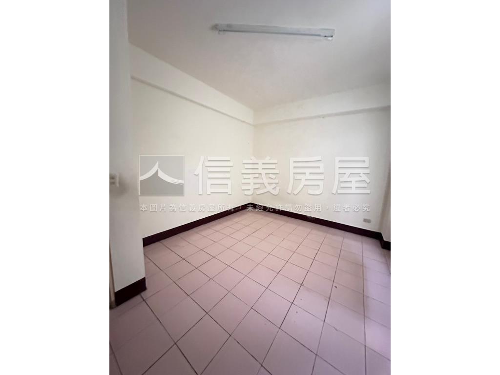 Ｇ７捷運站旁二樓公寓房屋室內格局與周邊環境