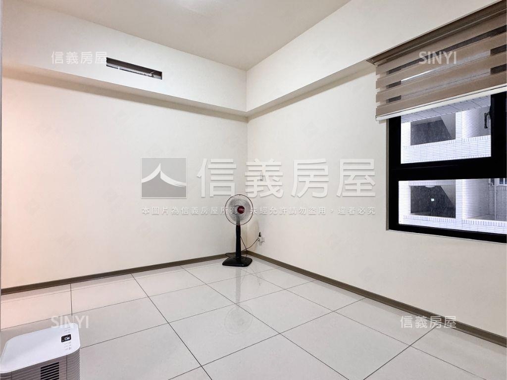 鳳凰冠３房平車精裝戶房屋室內格局與周邊環境