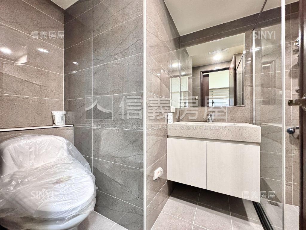 鳳凰冠３房平車精裝戶房屋室內格局與周邊環境