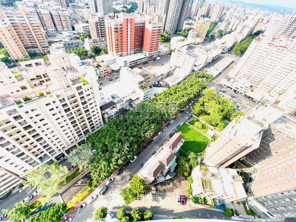 Ｍ３園道旁高樓帝王視野戶房屋室內格局與周邊環境