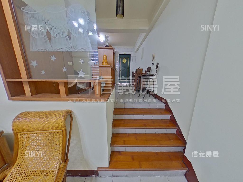 近７４靜謐美透房屋室內格局與周邊環境