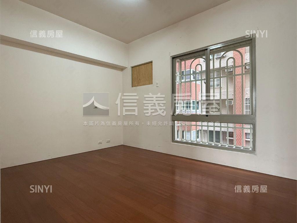 高鐵荷韻陽台進出三房平車房屋室內格局與周邊環境