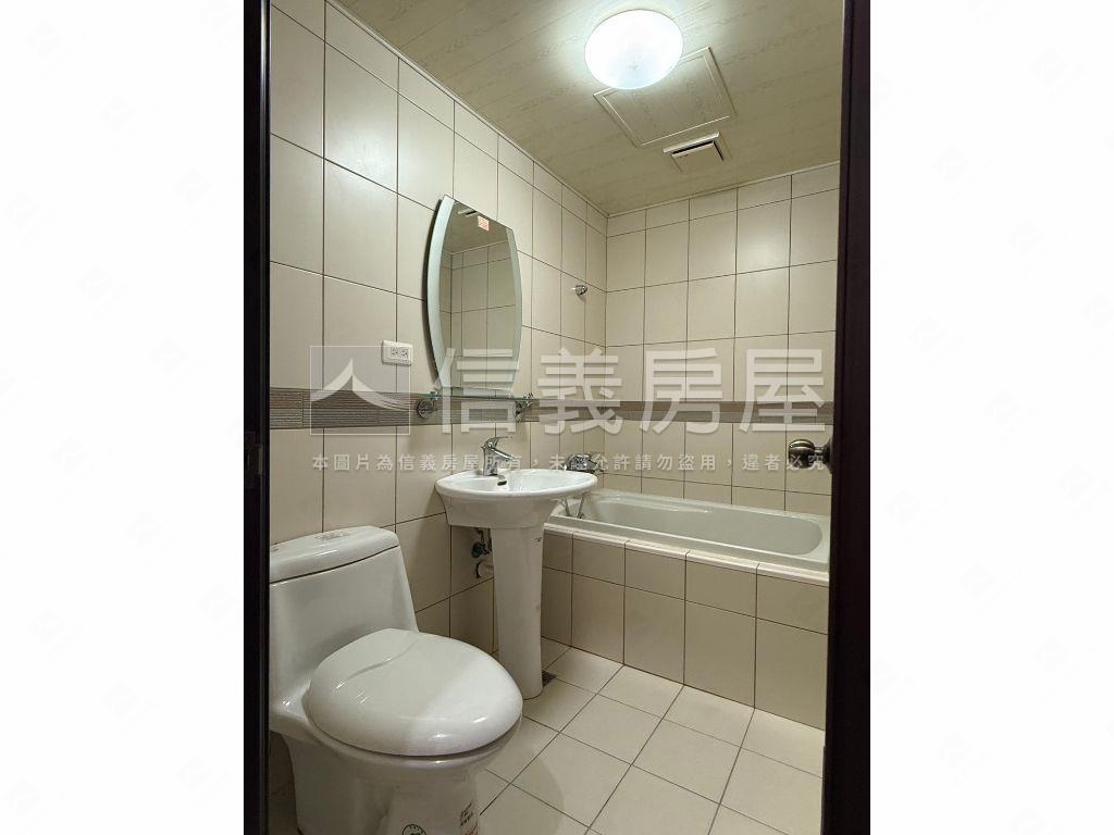 高鐵荷韻陽台進出三房平車房屋室內格局與周邊環境