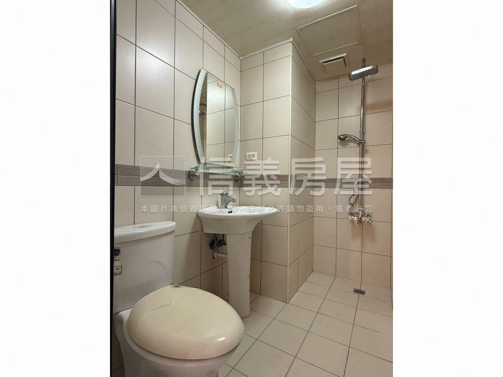 高鐵荷韻陽台進出三房平車房屋室內格局與周邊環境