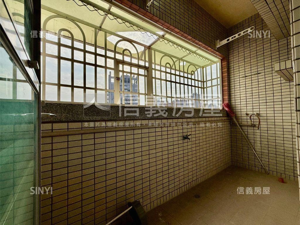 高鐵荷韻陽台進出三房平車房屋室內格局與周邊環境