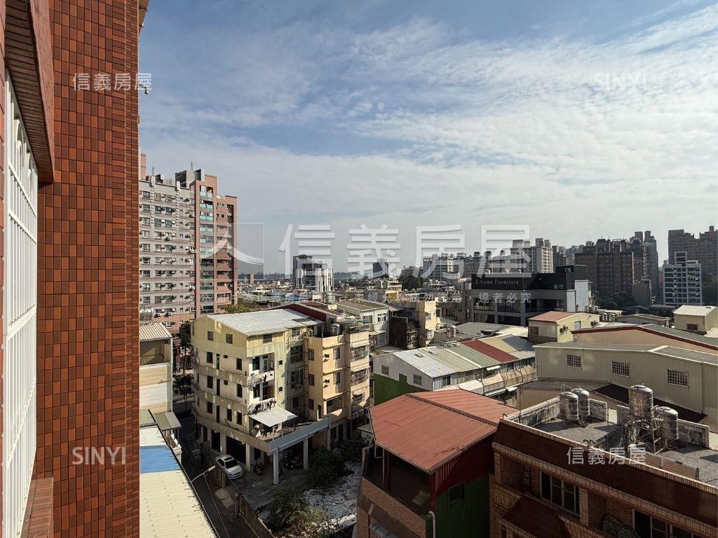 高鐵荷韻陽台進出三房平車房屋室內格局與周邊環境