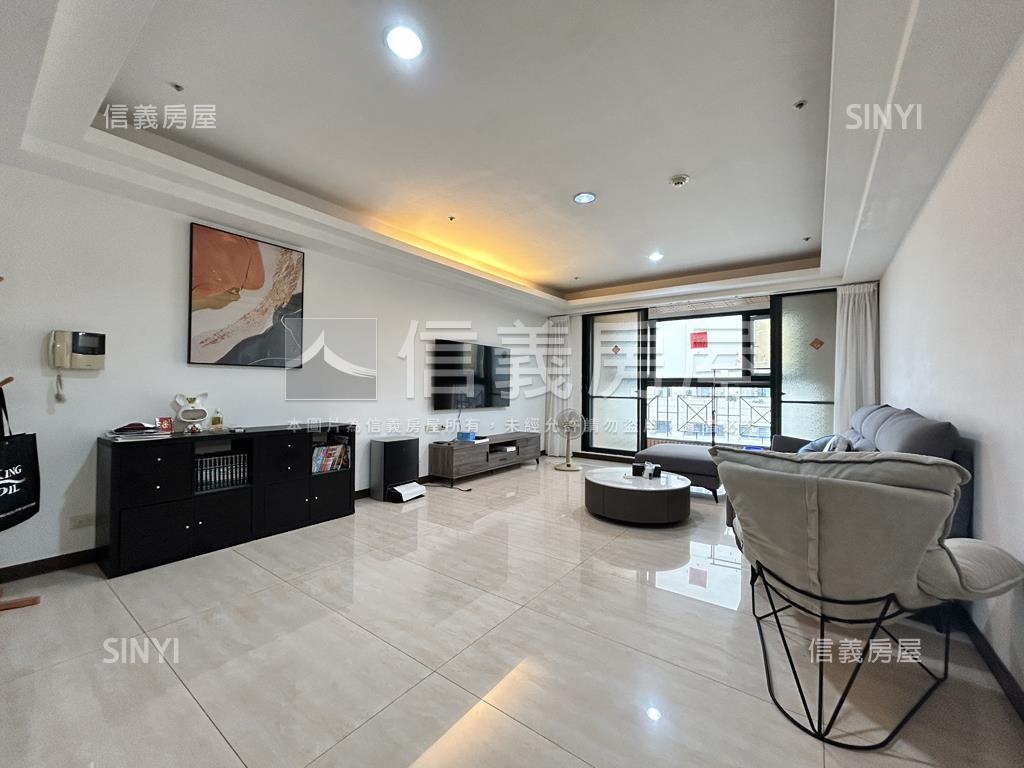 大西門捷運總督賞３房車位房屋室內格局與周邊環境