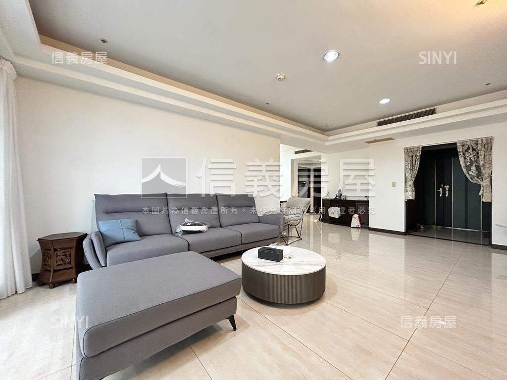 大西門捷運總督賞３房車位房屋室內格局與周邊環境