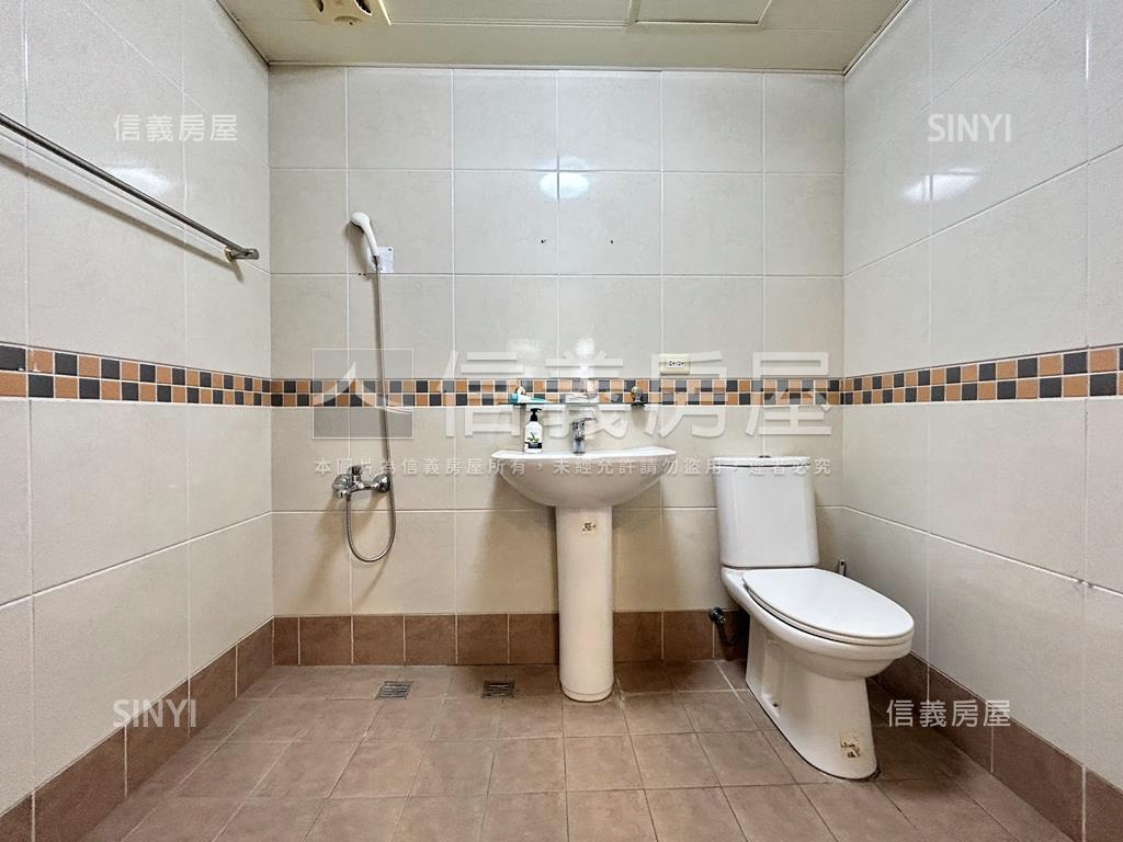 大西門捷運總督賞３房車位房屋室內格局與周邊環境