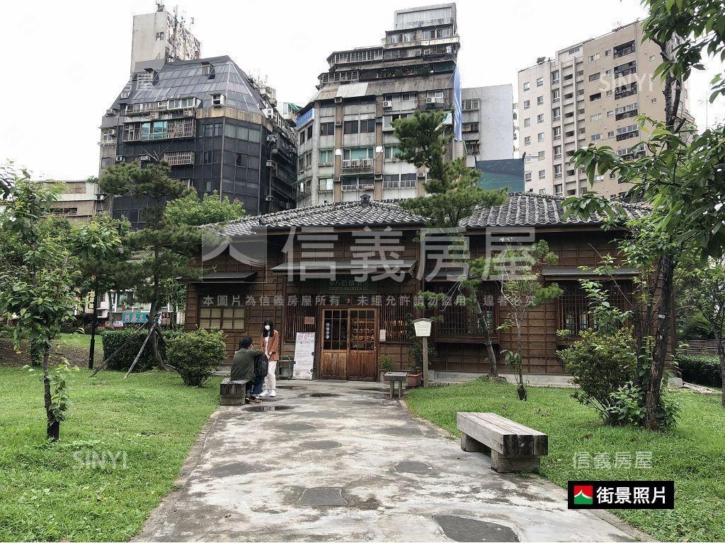 大西門捷運總督賞３房車位房屋室內格局與周邊環境