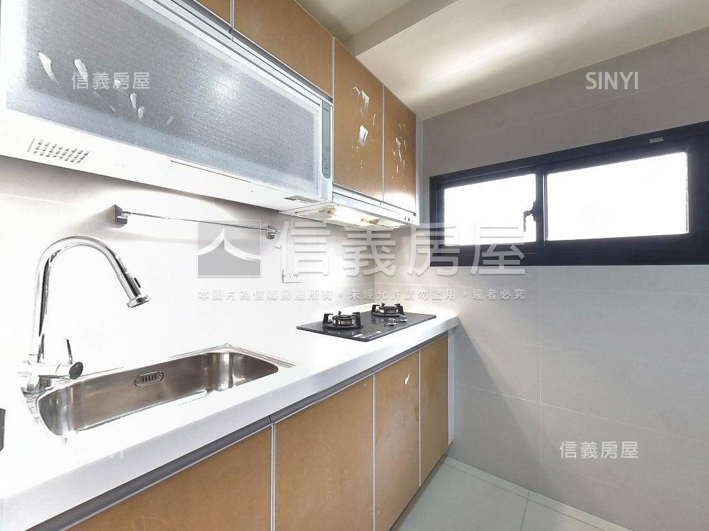 赫里翁臻愛高樓二房車位房屋室內格局與周邊環境