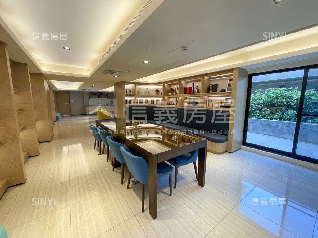 赫里翁臻愛高樓二房車位房屋室內格局與周邊環境