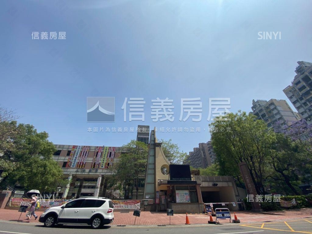 赫里翁臻愛高樓二房車位房屋室內格局與周邊環境