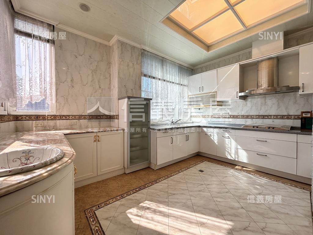 首府之巔．法式古典樓中樓房屋室內格局與周邊環境