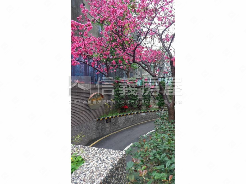 首府之巔．法式古典樓中樓房屋室內格局與周邊環境