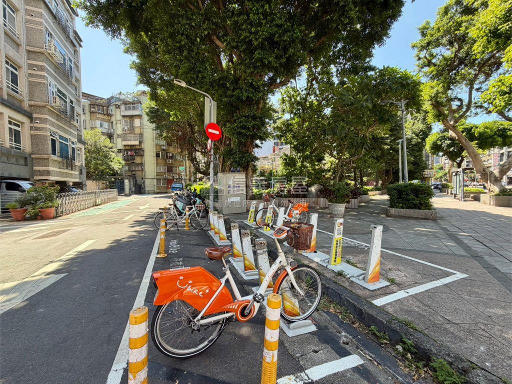 正面公園華廈採光福氣美居房屋室內格局與周邊環境