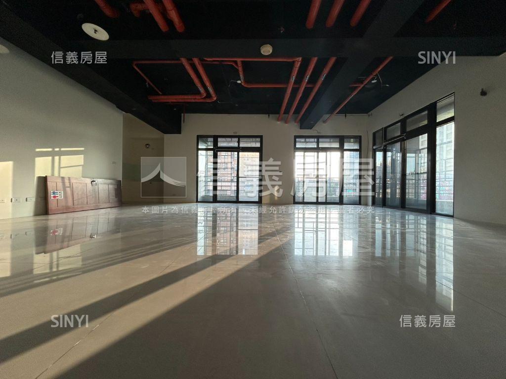 近市區巨城賺錢角間店面房屋室內格局與周邊環境