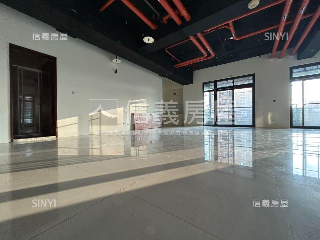 近市區巨城賺錢角間店面房屋室內格局與周邊環境