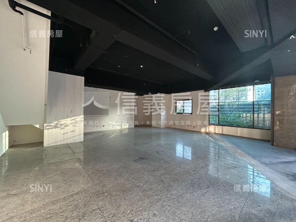 近市區巨城賺錢角間店面房屋室內格局與周邊環境