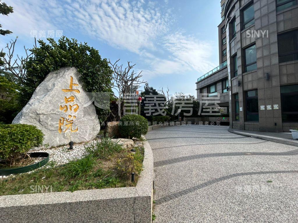 近市區巨城賺錢角間店面房屋室內格局與周邊環境