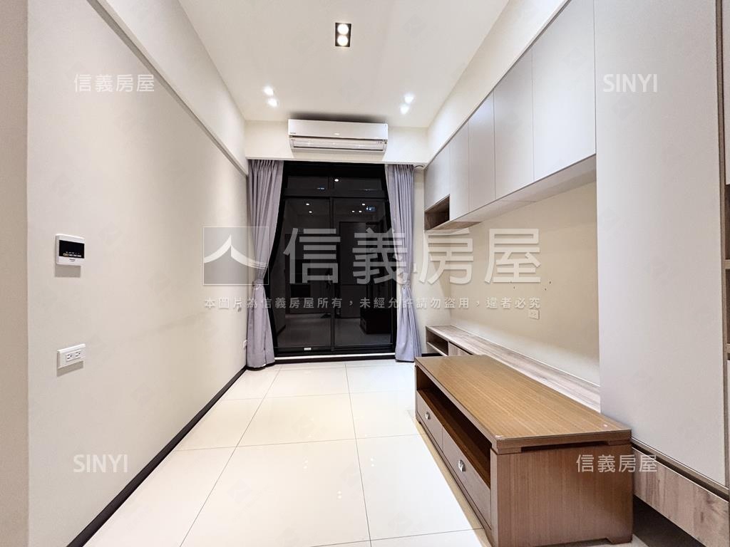 樓下家樂福優２房２衛車位房屋室內格局與周邊環境