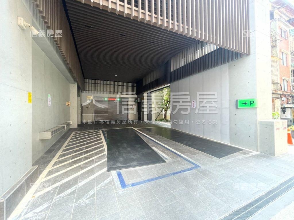 樓下家樂福優２房２衛車位房屋室內格局與周邊環境