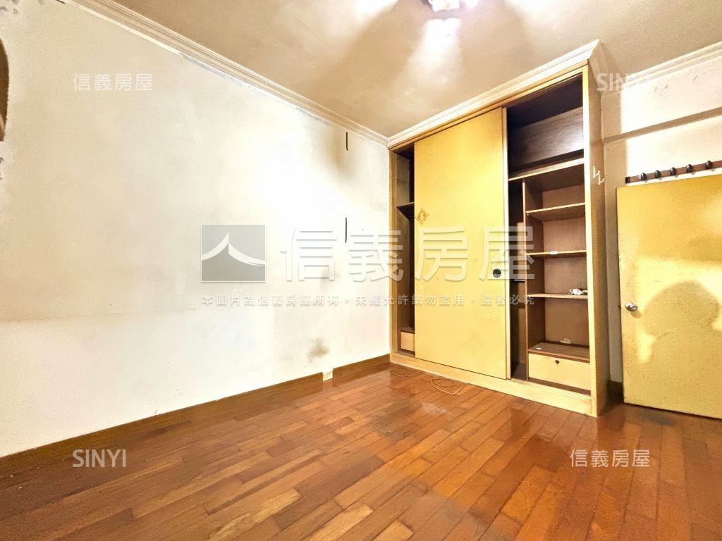 ★近環球百貨稀有３樓є房屋室內格局與周邊環境