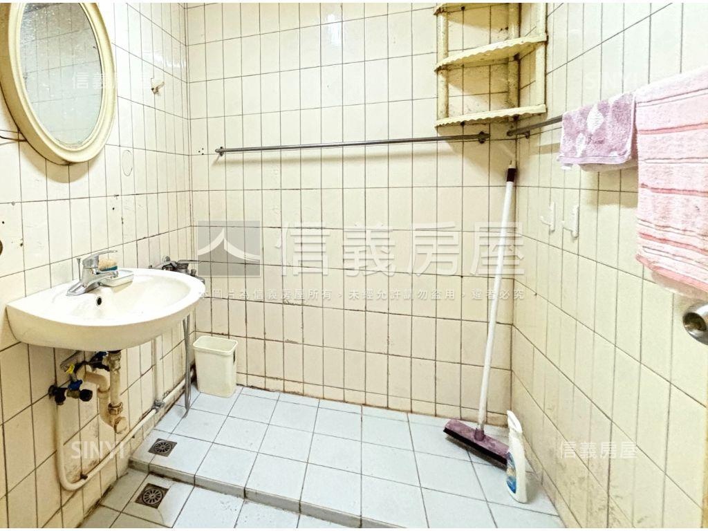 ★近環球百貨稀有３樓є房屋室內格局與周邊環境