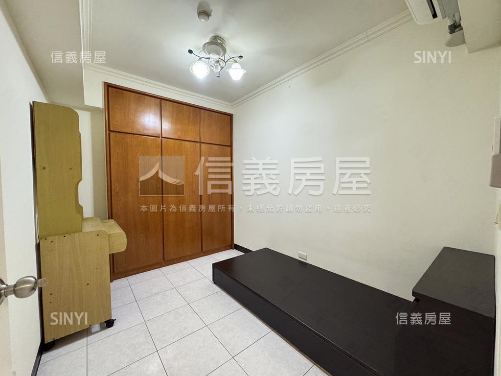 輕軌旁採光三房美屋附車位房屋室內格局與周邊環境