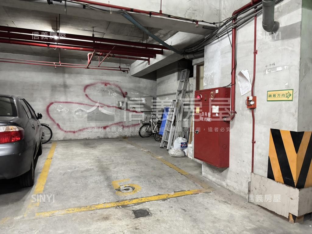 輕軌旁採光三房美屋附車位房屋室內格局與周邊環境