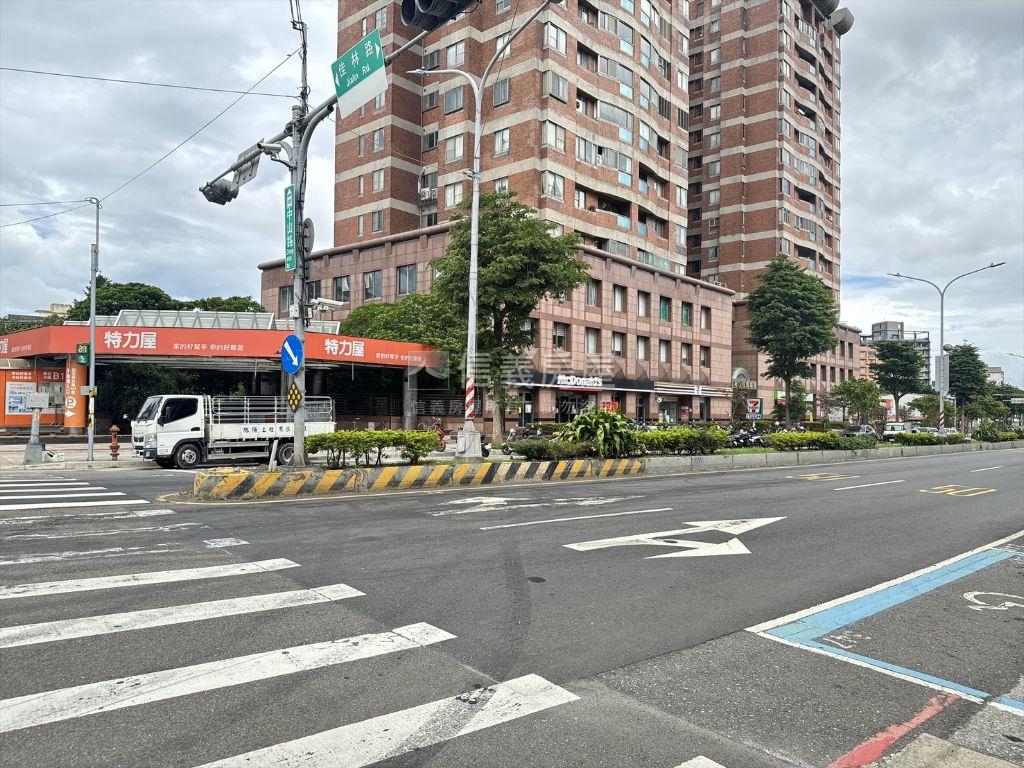 杜拜邊間採光優質三房房屋室內格局與周邊環境