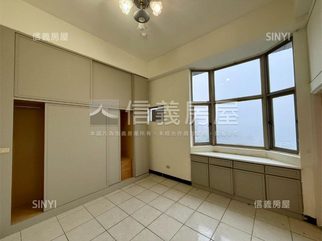 伴吾壯麗山景三房挑高屋房屋室內格局與周邊環境
