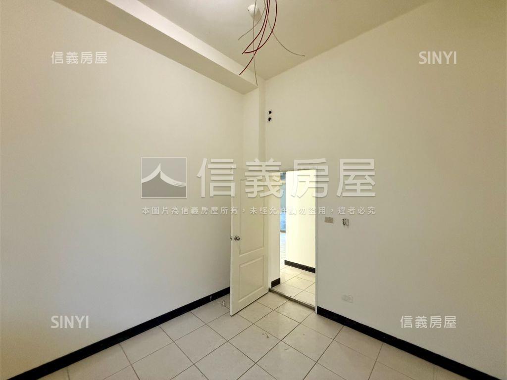 伴吾壯麗山景三房挑高屋房屋室內格局與周邊環境