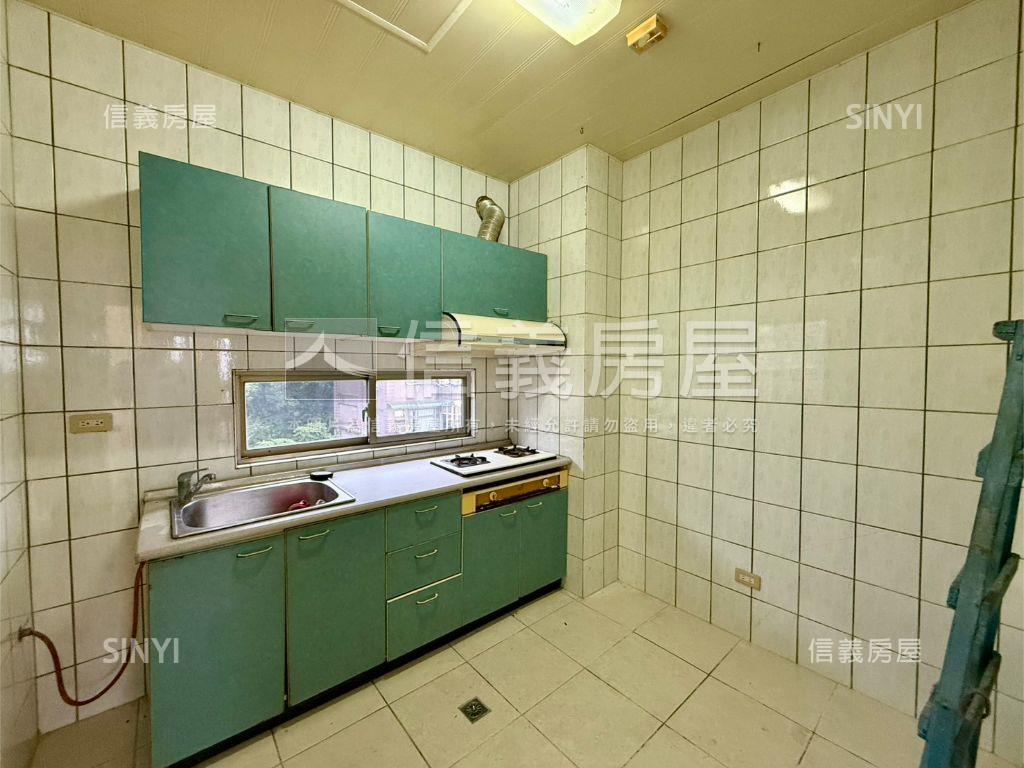 伴吾壯麗山景三房挑高屋房屋室內格局與周邊環境