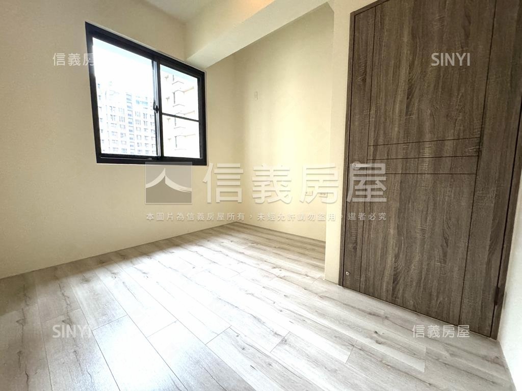 縣府厚居Ｄ２房平面車位房屋室內格局與周邊環境