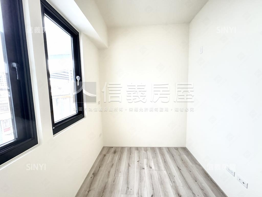 縣府厚居Ｄ２房平面車位房屋室內格局與周邊環境