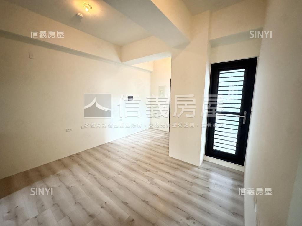 縣府厚居Ｄ２房平面車位房屋室內格局與周邊環境