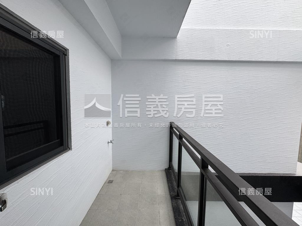 縣府厚居Ｄ２房平面車位房屋室內格局與周邊環境