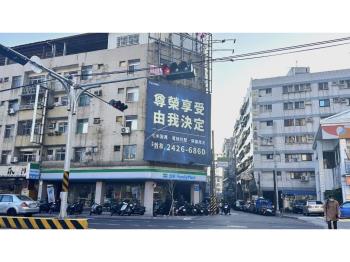 水湳正中清路順向霸氣角店