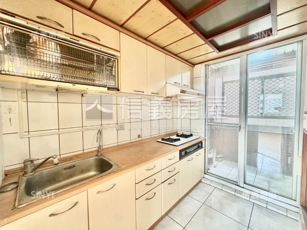 五期近捷運低總價３房平車房屋室內格局與周邊環境